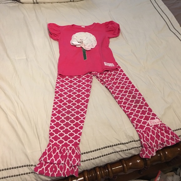 Adorable Flowersak outfit - Picture 1 of 2