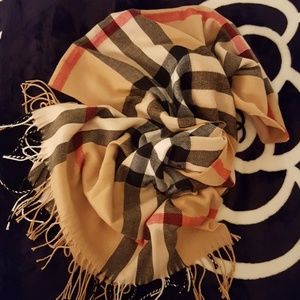 Iconic plaid oversized winter scarf