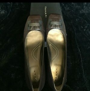Tahari Brown shoes with low heel