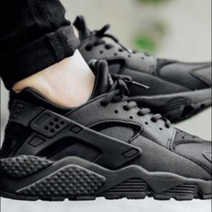 All black nike huaraches