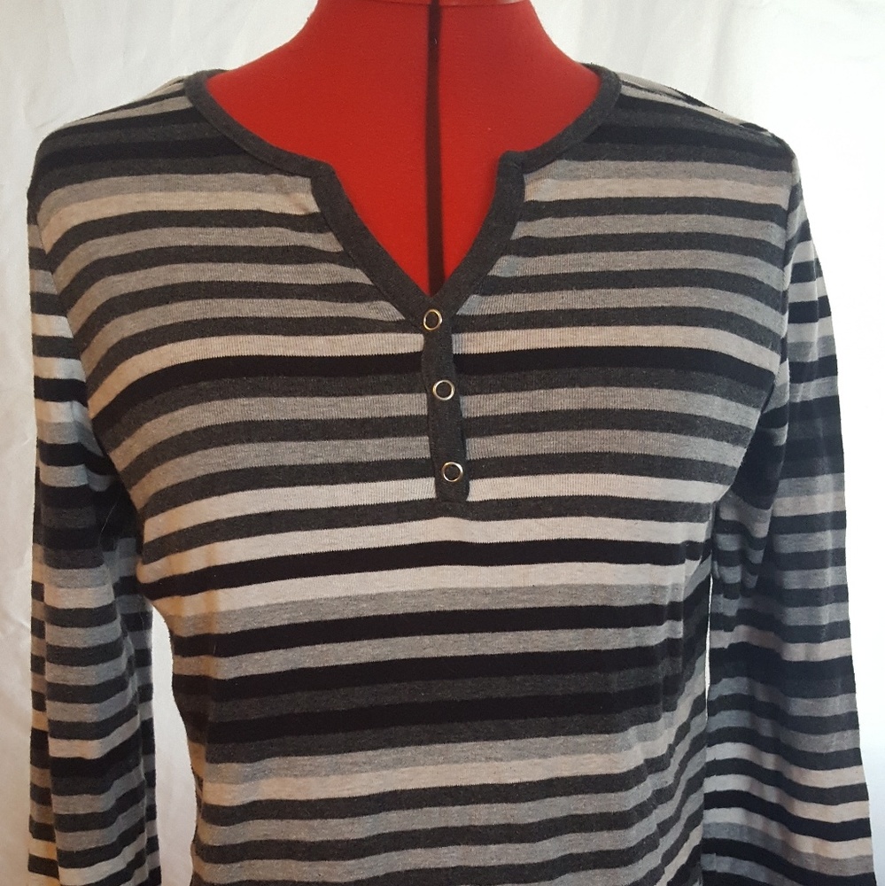 COMFY! 3/4 Sleeve, Women's Top size Medium