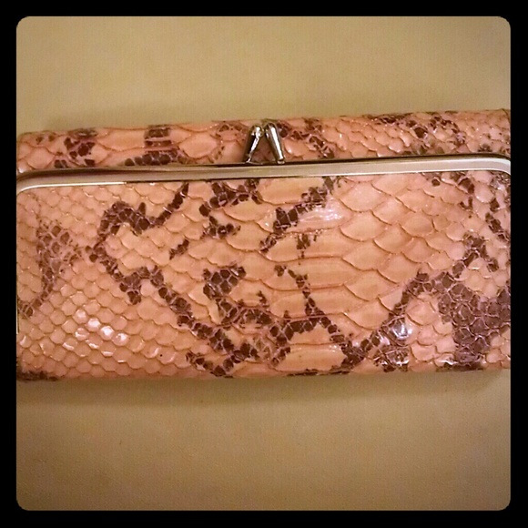 Pink snakeskin-like wallet - Picture 1 of 4