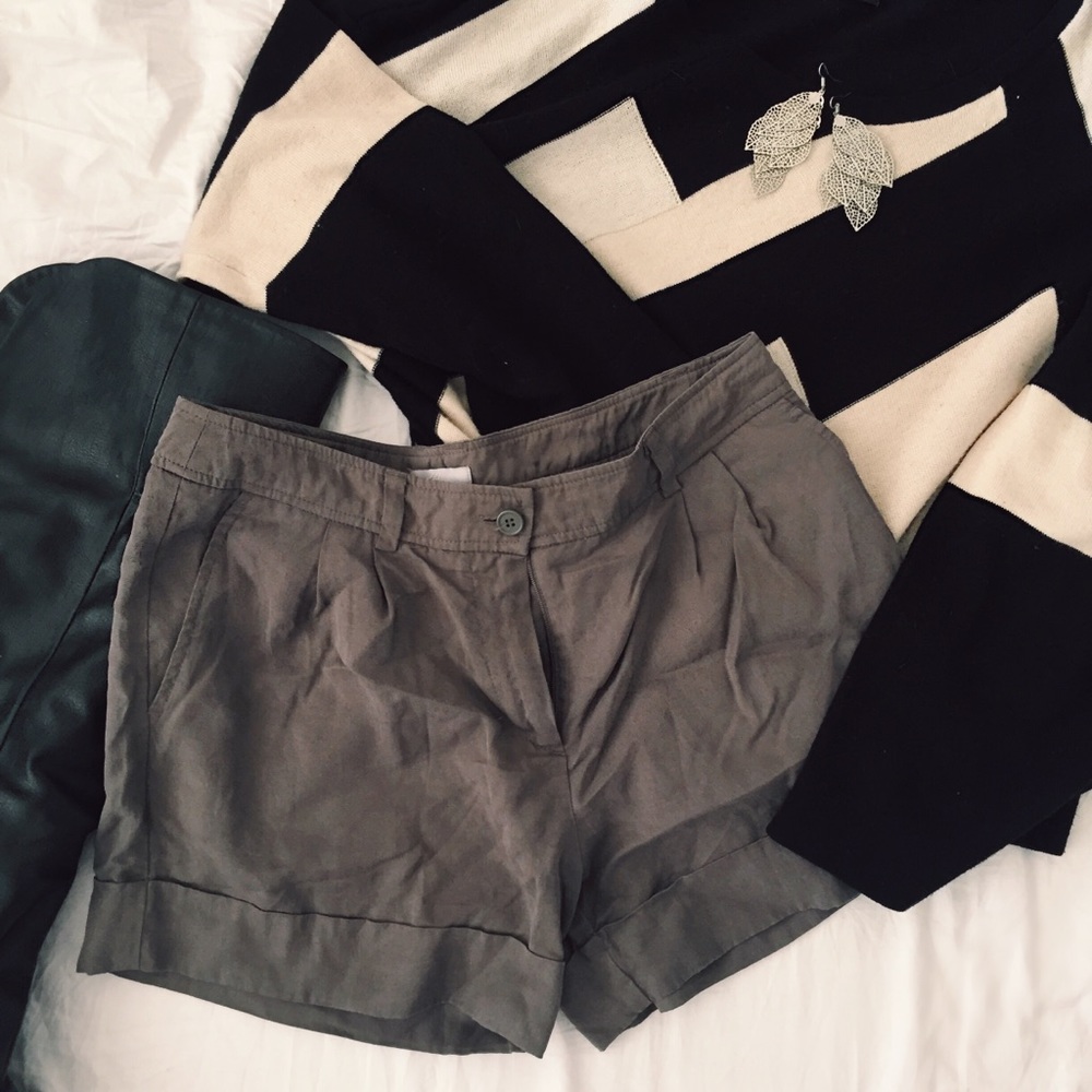 NWOT Grey H&M shorts