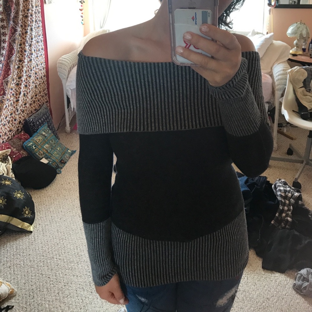 GUESS off the shoulder sweater top size small