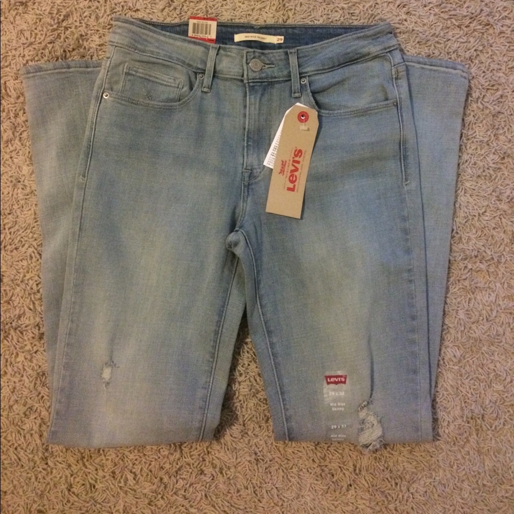 NWT Levi's light wash skinny jeans