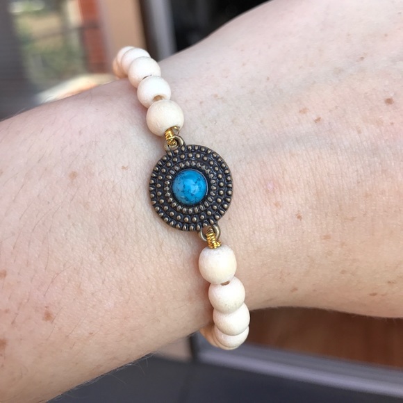 Wood beaded stretch Bracelet - Picture 5 of 8