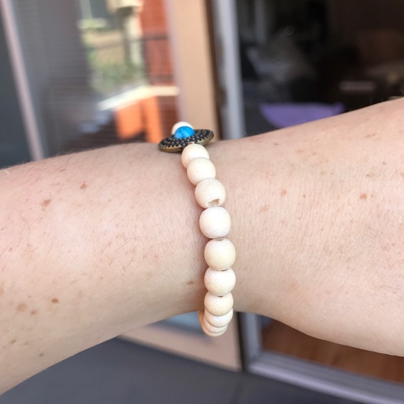 Wood beaded stretch Bracelet - Picture 3 of 8