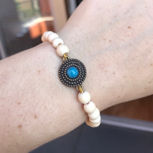 Wood beaded stretch Bracelet - Picture 4 of 8