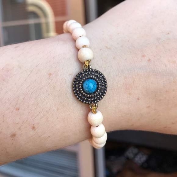 Wood beaded stretch Bracelet - Picture 1 of 8