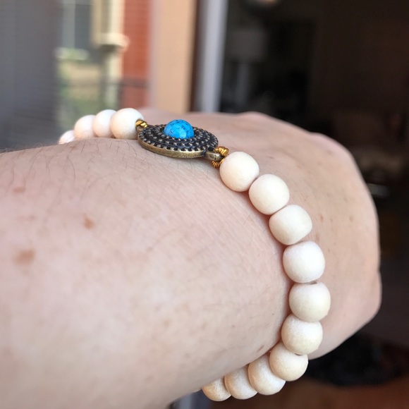 Wood beaded stretch Bracelet - Picture 2 of 8