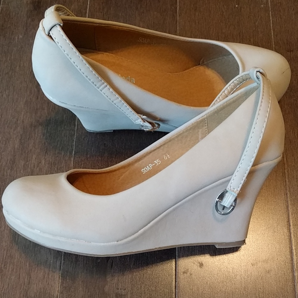 TOP MODA Nude Wedges + Ankle Strap