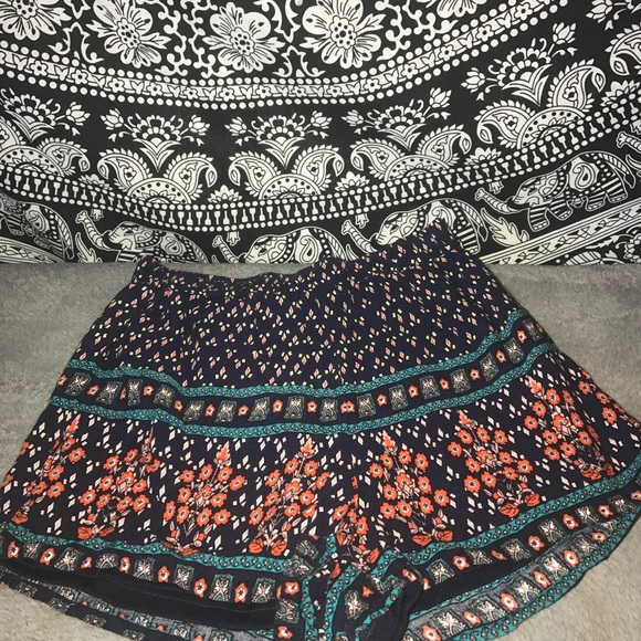 Patterned Shorts - Picture 3 of 4