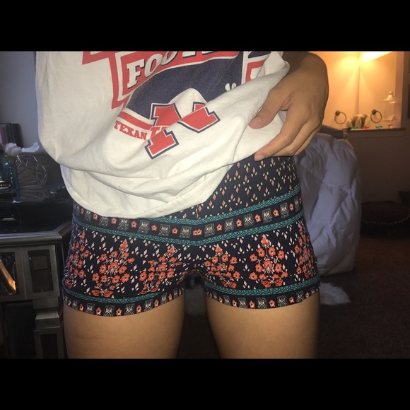 Patterned Shorts - Picture 4 of 4