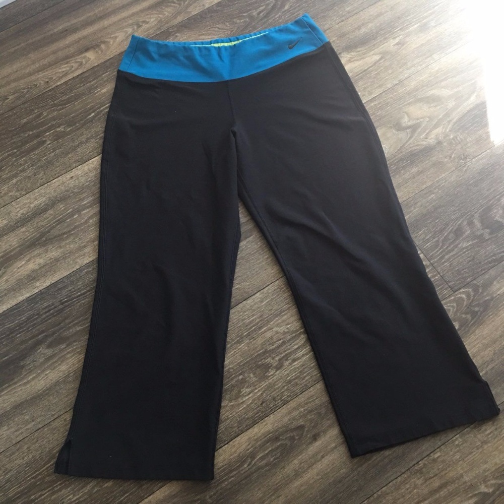 Nike Women's Crop Pants