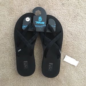 Teva Olowahu Flip-Flops Black NWT