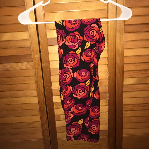 LuLaRoe Pants - OS NWOT Disney Roses Lularoe Leggings