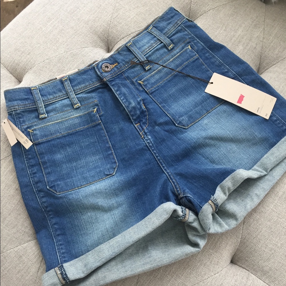 NWT Levi's High Waisted Shorts
