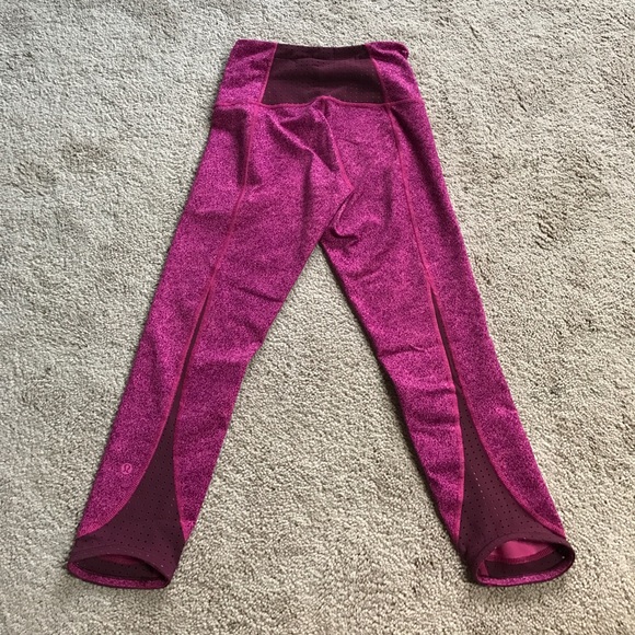 Lululemon Pink Crop Leggings 17" - Picture 2 of 3