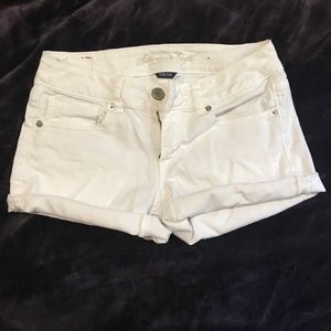 White American Eagle shorts