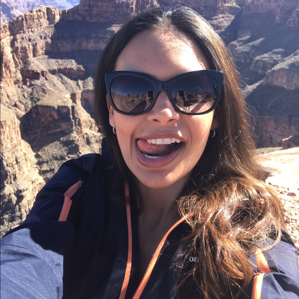 Meet your Posher, Dayana