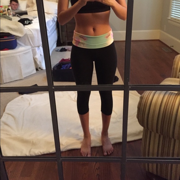 VS Pink Crop - Picture 3 of 3