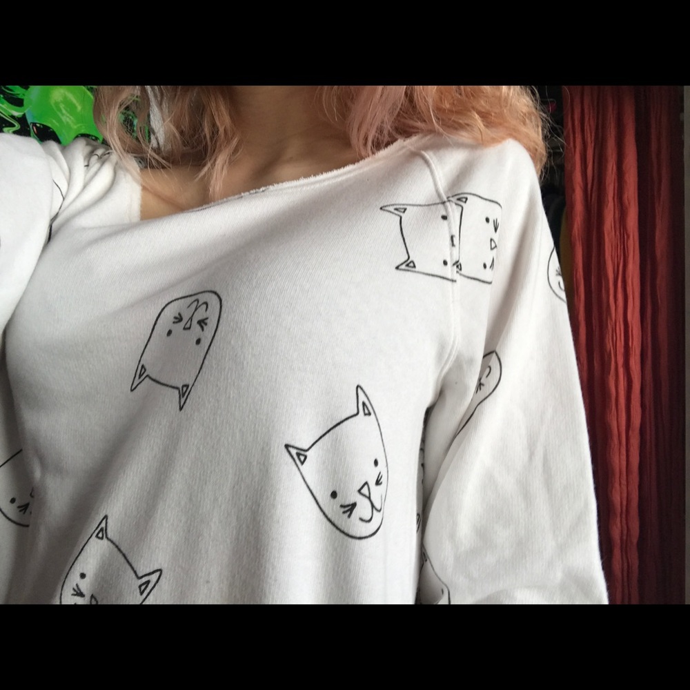 🌞 Forever 21 Off the Shoulder Cat Shirt