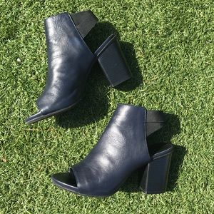 Kenneth Cole Reaction Fridah Fly Booties