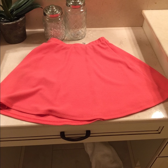 NWOT coral mini skirt - Picture 2 of 2
