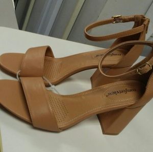 Camel colored heels in Size 10. (Brand new)
