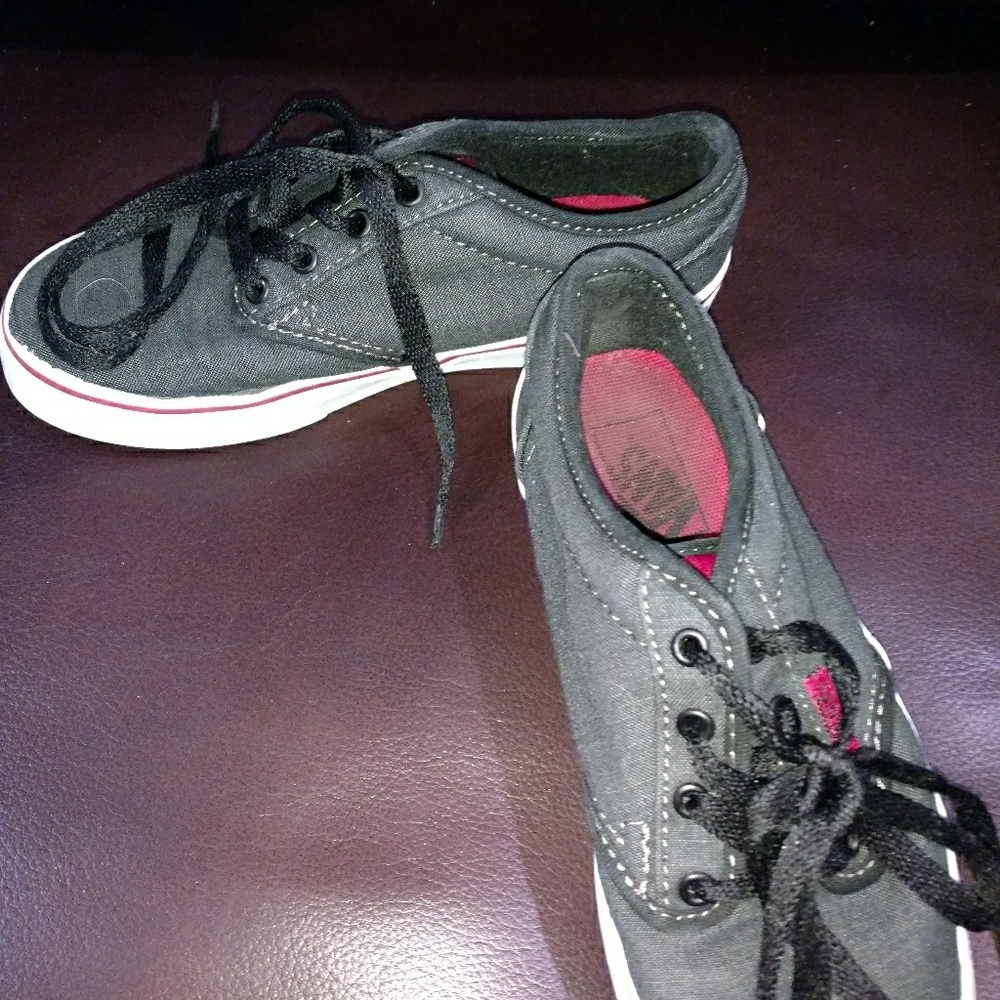 Barely worn gray black little boys size 1 Vans