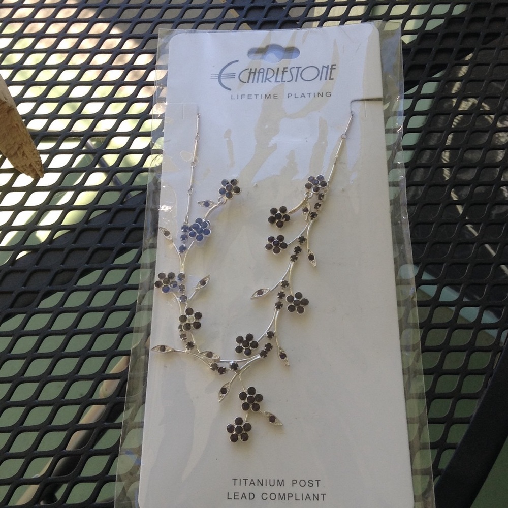 Necklace and earring set