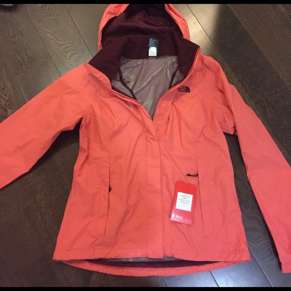 The North Face Jackets & Blazers - The north face resolve jacket
