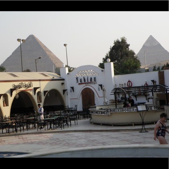 Meet your Posher, Eve - Picture 2 of 3