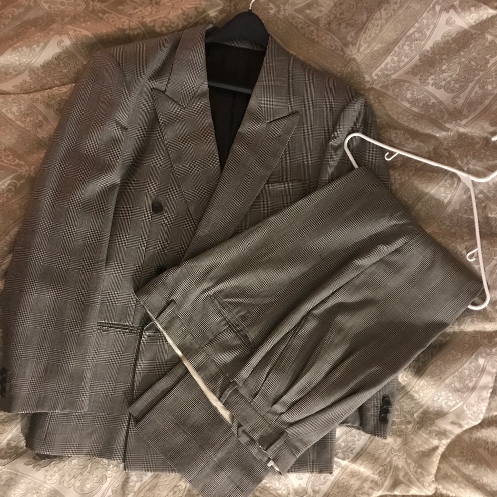 Men's suit from Todays Man 100% wool. 44L 38W