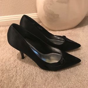 Beautiful White House Black Market Satin Heels