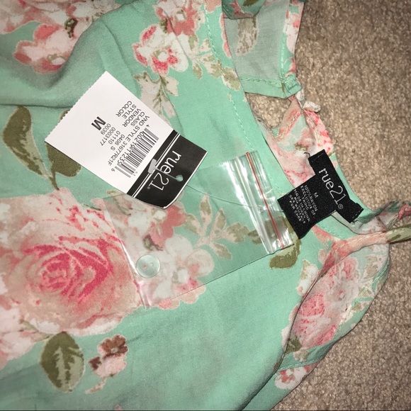Rue 21 floral romper - Picture 4 of 5
