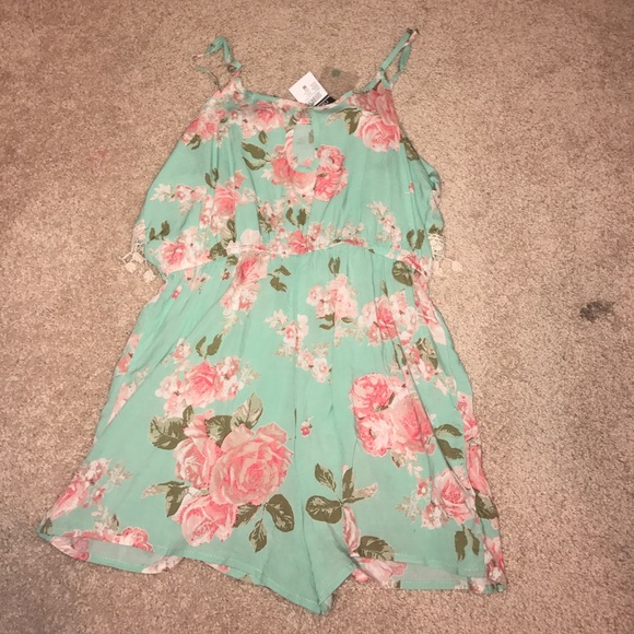 Rue 21 floral romper - Picture 2 of 5