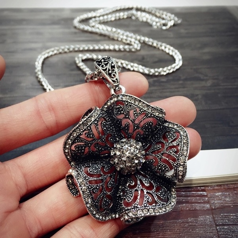 🌟🌟HP 5/20🌟🌟 Sweater chain pendant - Picture 4 of 4