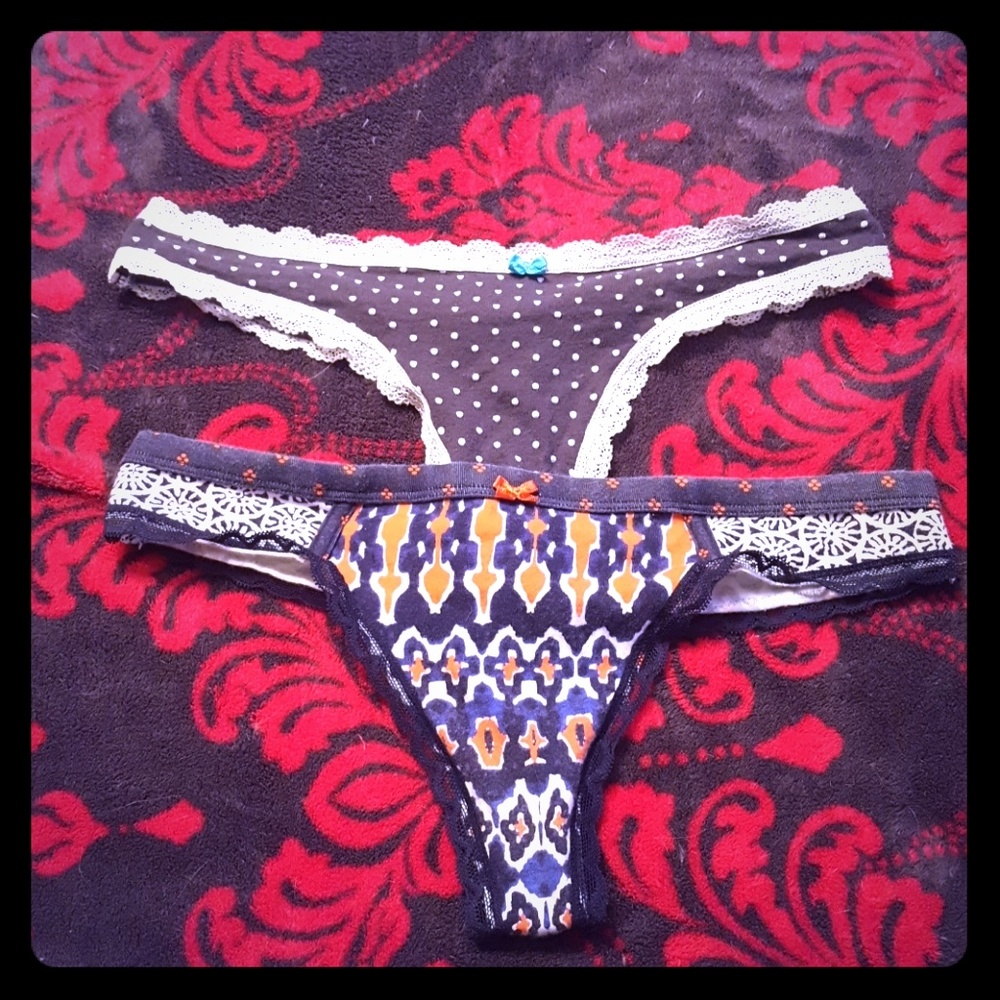 Series thongs in two different patterns