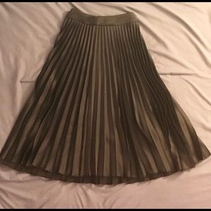 Black pleated skirt