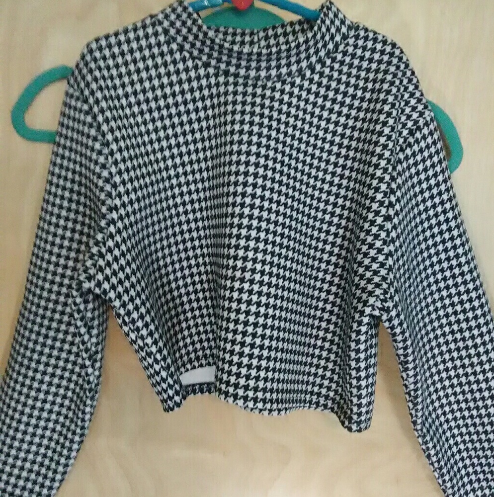 Long sleeve crop top