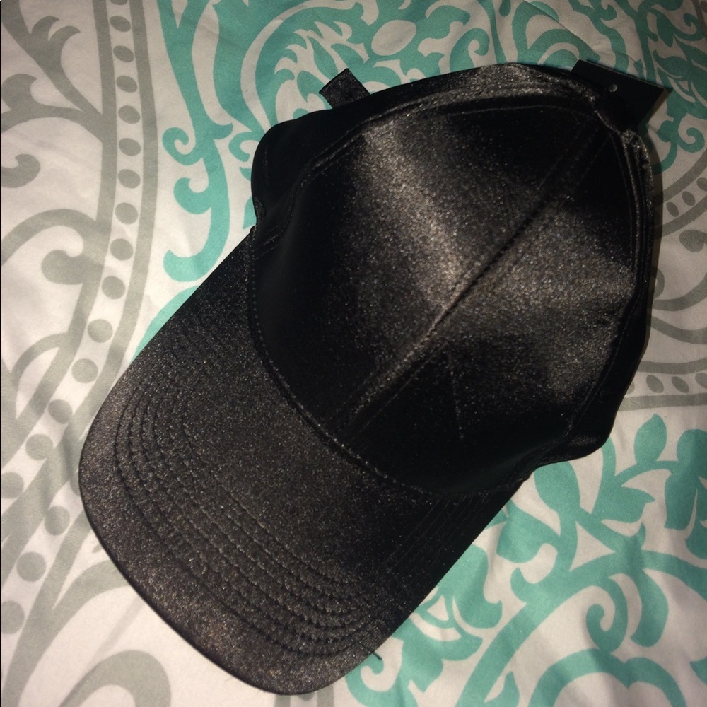 CUTE BLACK BASEBALL CAP