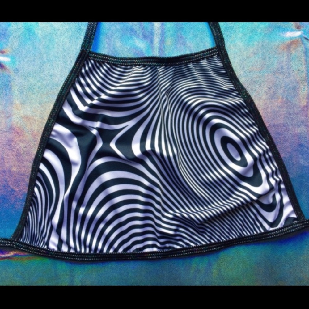 Black and white swirl acid top