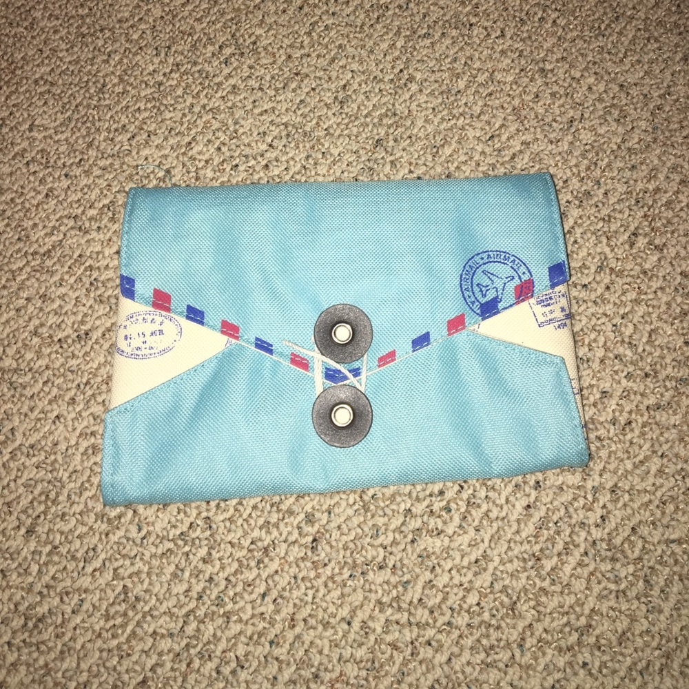 Super cute travel jewelry organizer