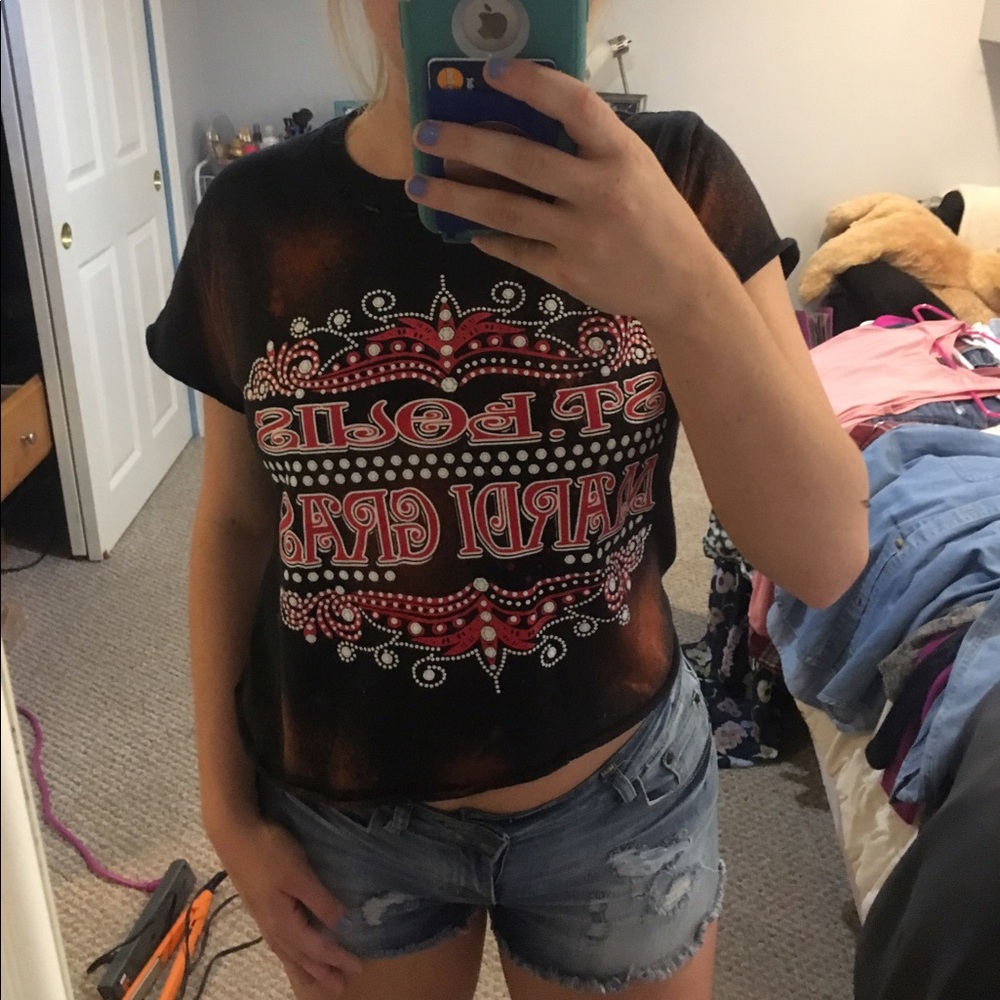 Vintage & distressed St. Louis Mardi Gras tee