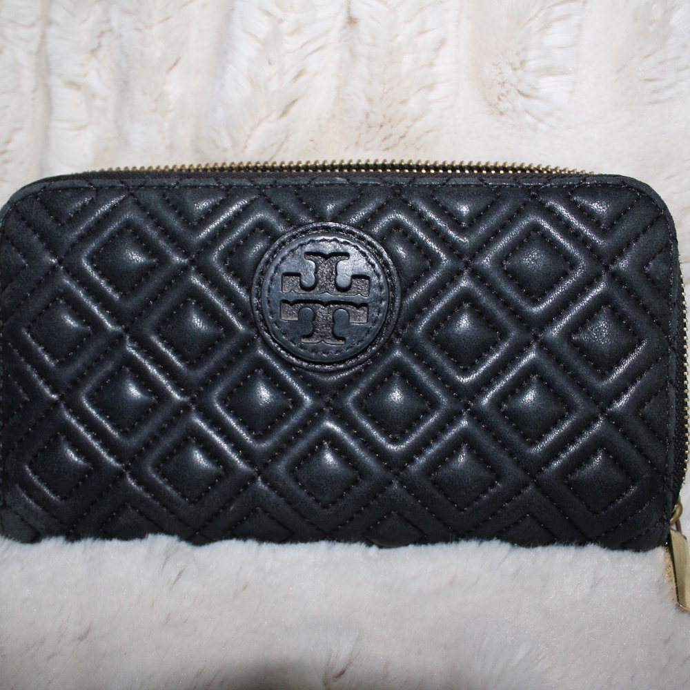 Tory Burch Black Marion Quilted Zip Wallet