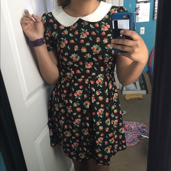 Forever 21 Dresses & Skirts - Peach Print Peter Pan Collar Dress