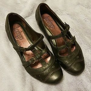 Indigo by Clark's strappy flats