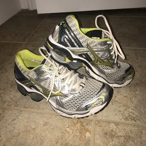 Mizuno Wave Creation 12