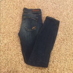 ⭐️MOVING SALE⭐️Express Distressed Jeggings